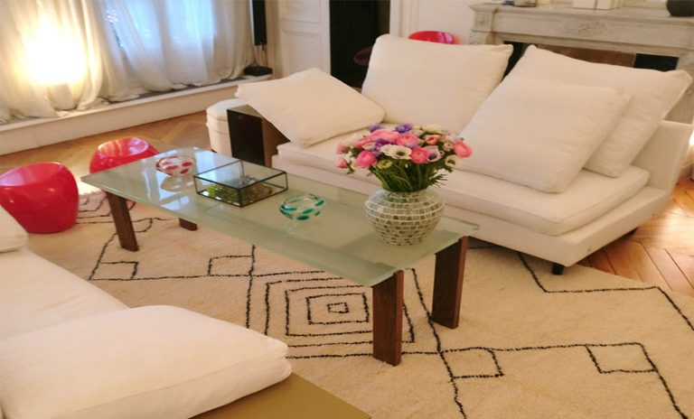 How to choose a beautiful home decor gift for your loved ones?